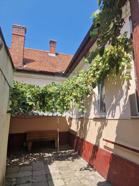 Brasov, central, vanzare casa 4 camere